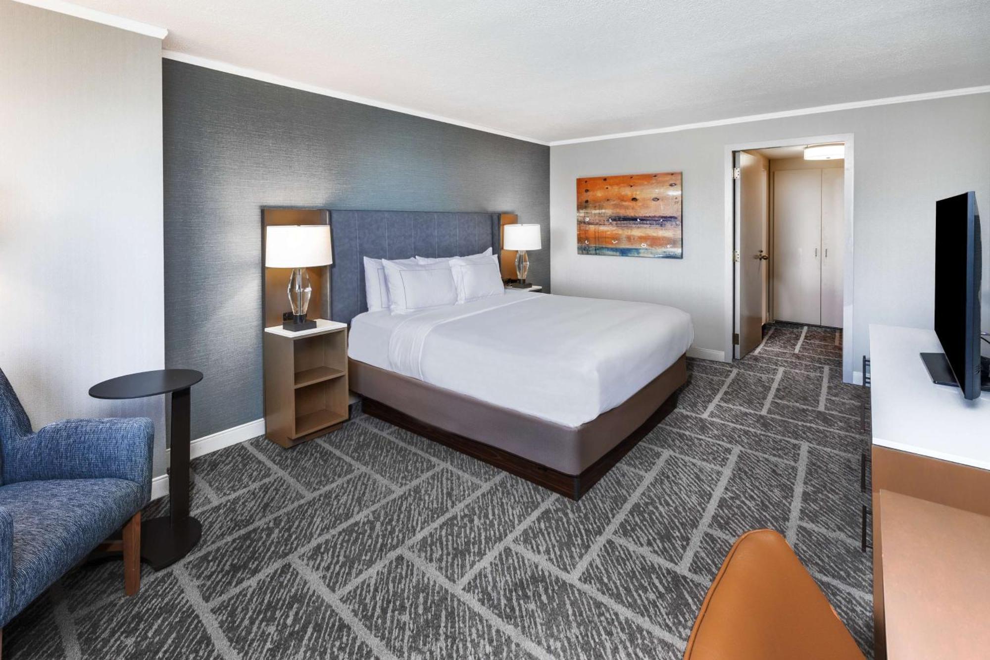 Doubletree By Hilton Tulsa At Warren Place Exterior foto